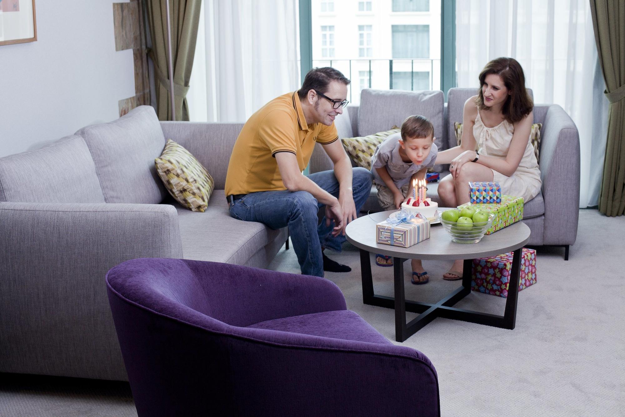 Fraser Place Robertson Walk Singapore Exterior photo Family in a living room