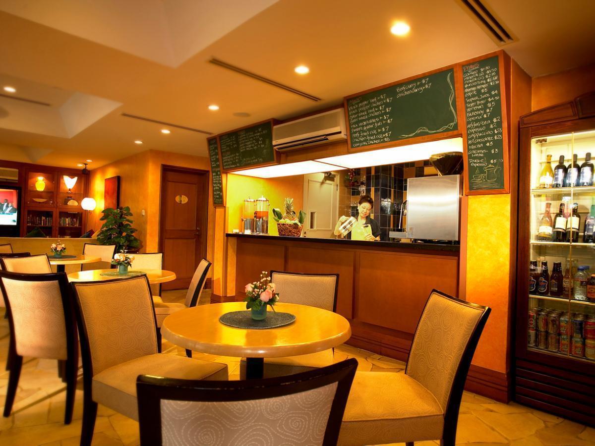 Fraser Place Robertson Walk Singapore Exterior photo The interior of a typical hotel bar