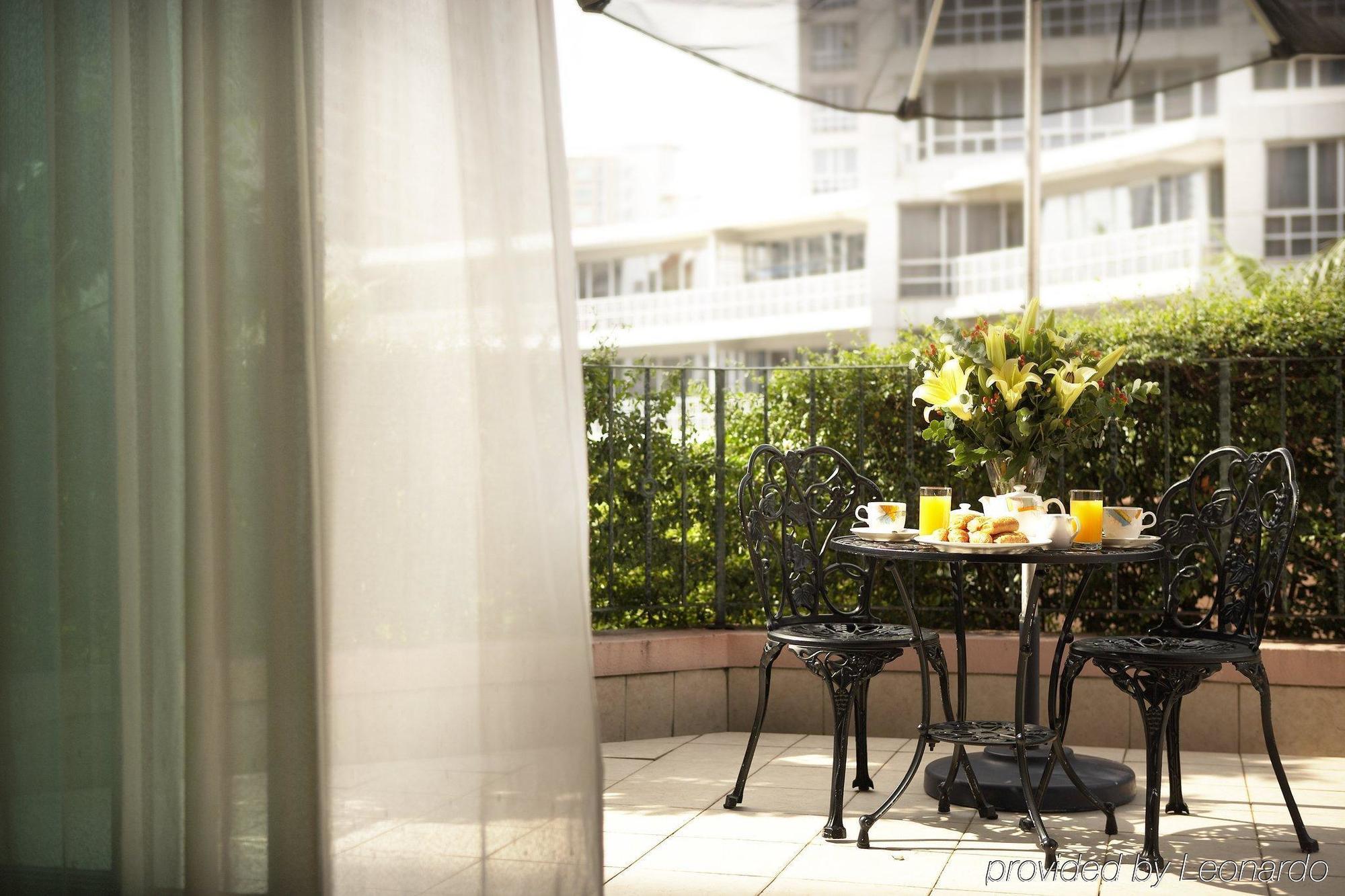 Fraser Place Robertson Walk Singapore Exterior photo A balcony in a hotel