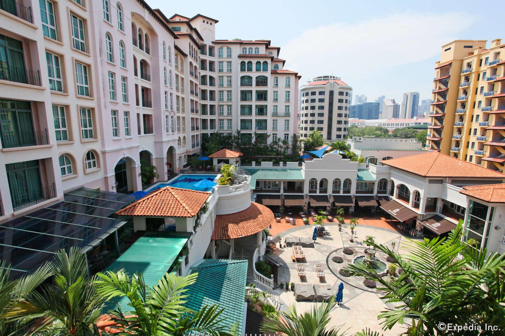Fraser Place Robertson Walk Singapore Exterior photo The resort's main pool
