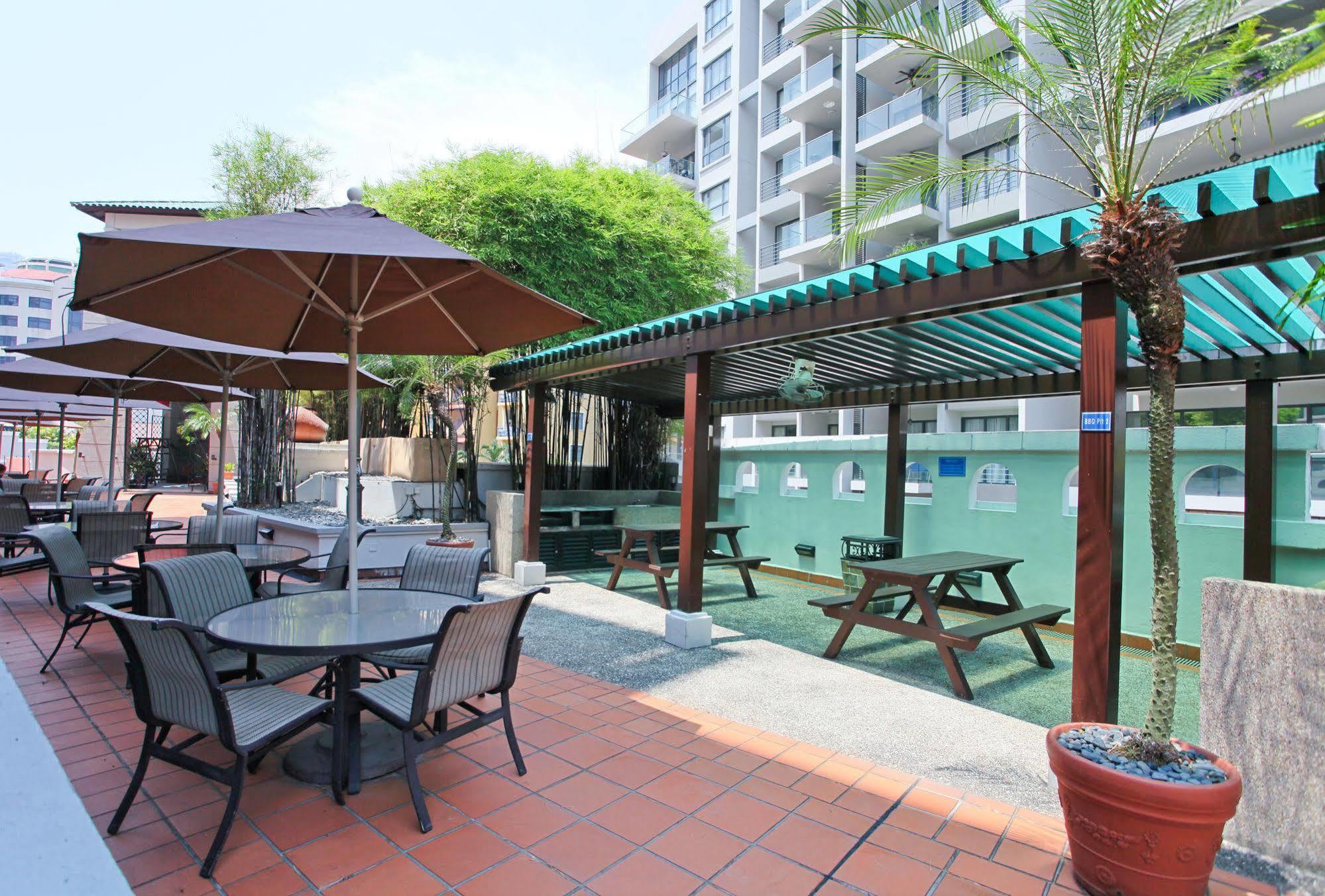 Fraser Place Robertson Walk Singapore Exterior photo The swimming pool at the hotel