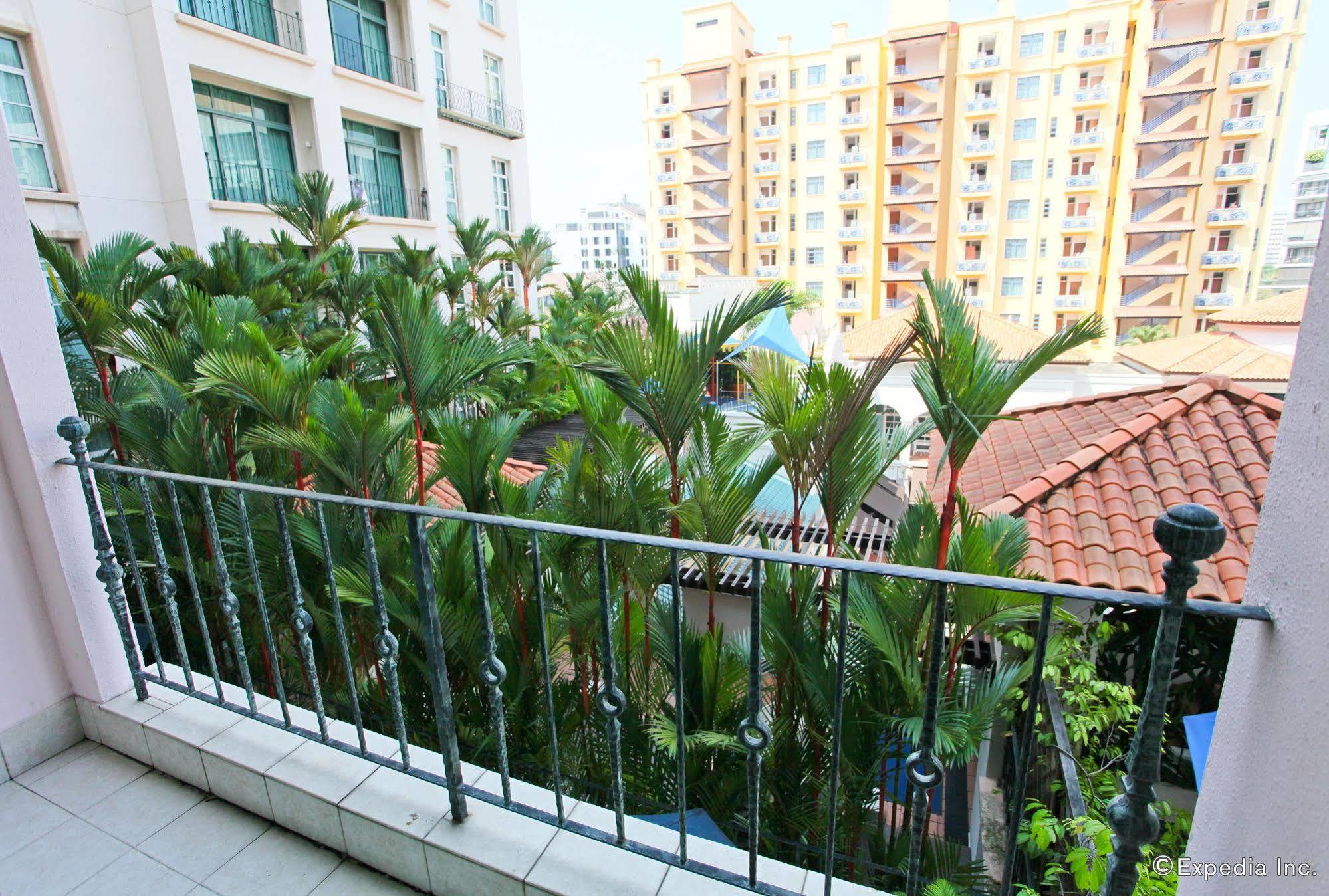 Fraser Place Robertson Walk Singapore Exterior photo A balcony in Singapore